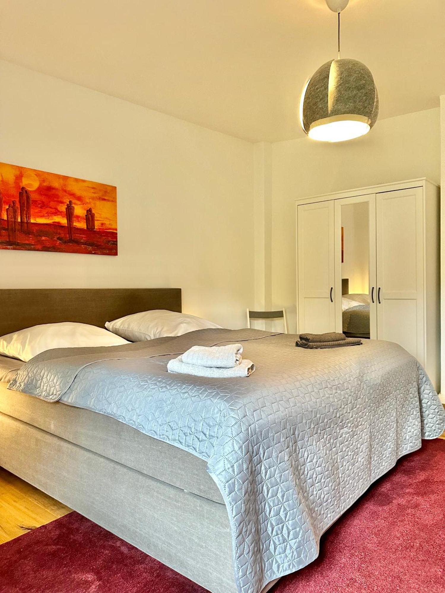 4ZKB Moderne Altbauvilla aus 1904 mit 3 Schlafzimmern und 2 Bädern auf 110qm im Zentrum am Waffenplatz inklusive Parkblick und gratis Parkhausstellplatz Oldenburg Exterior foto