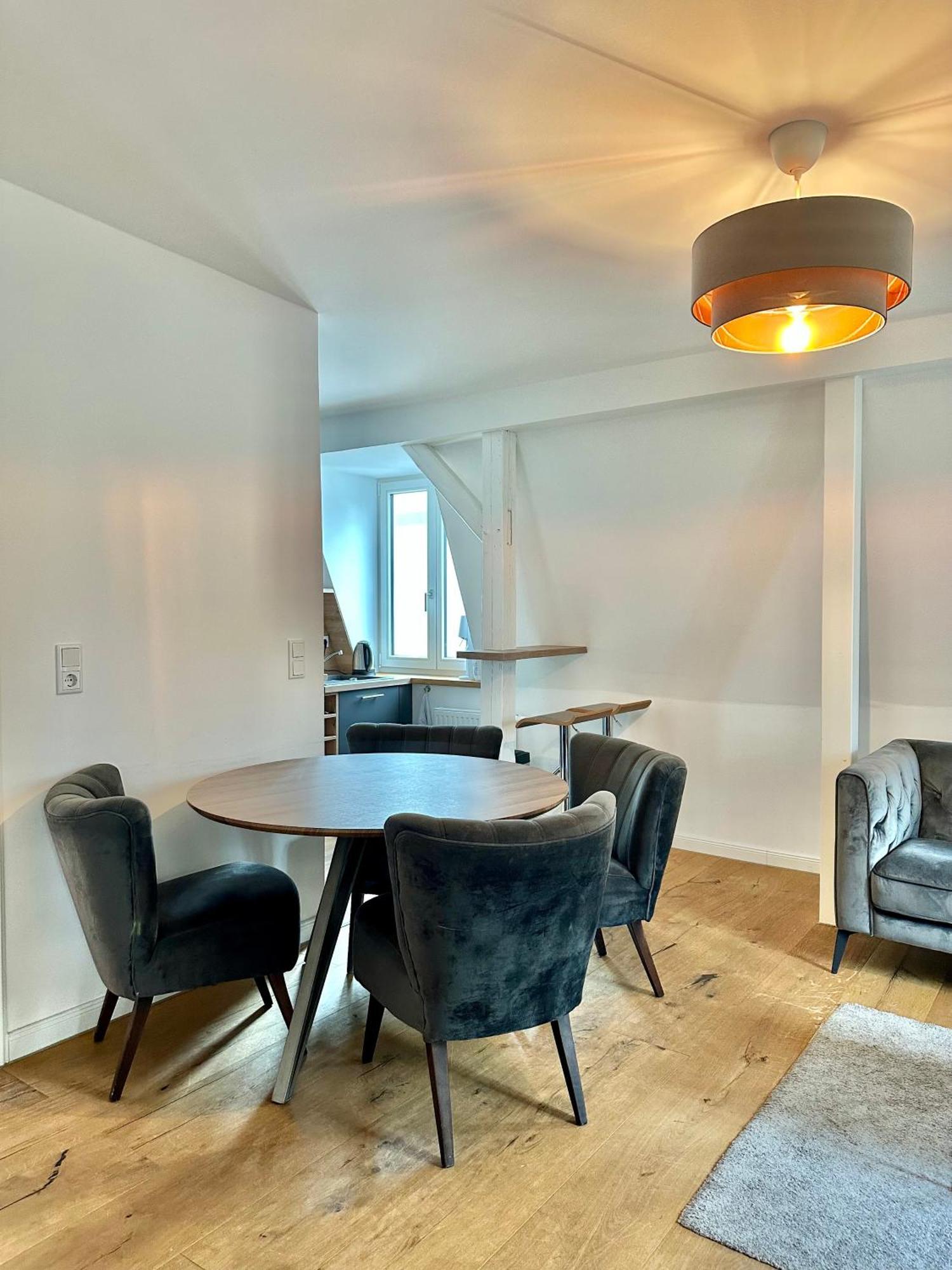 4ZKB Moderne Altbauvilla aus 1904 mit 3 Schlafzimmern und 2 Bädern auf 110qm im Zentrum am Waffenplatz inklusive Parkblick und gratis Parkhausstellplatz Oldenburg Exterior foto