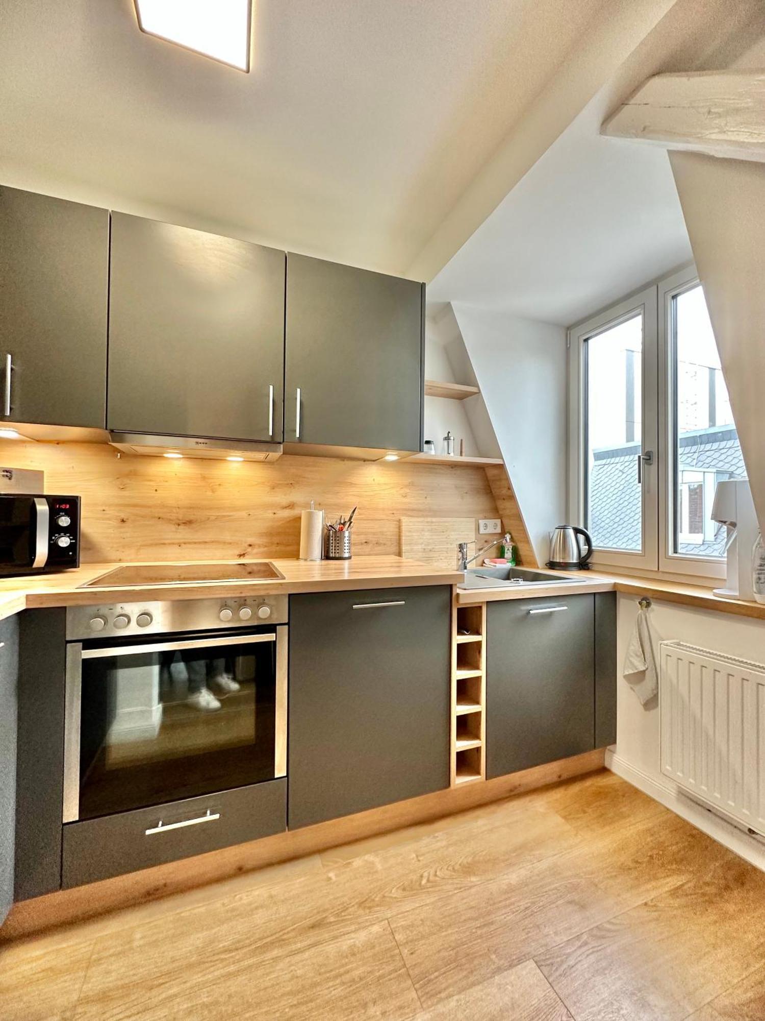 4ZKB Moderne Altbauvilla aus 1904 mit 3 Schlafzimmern und 2 Bädern auf 110qm im Zentrum am Waffenplatz inklusive Parkblick und gratis Parkhausstellplatz Oldenburg Exterior foto