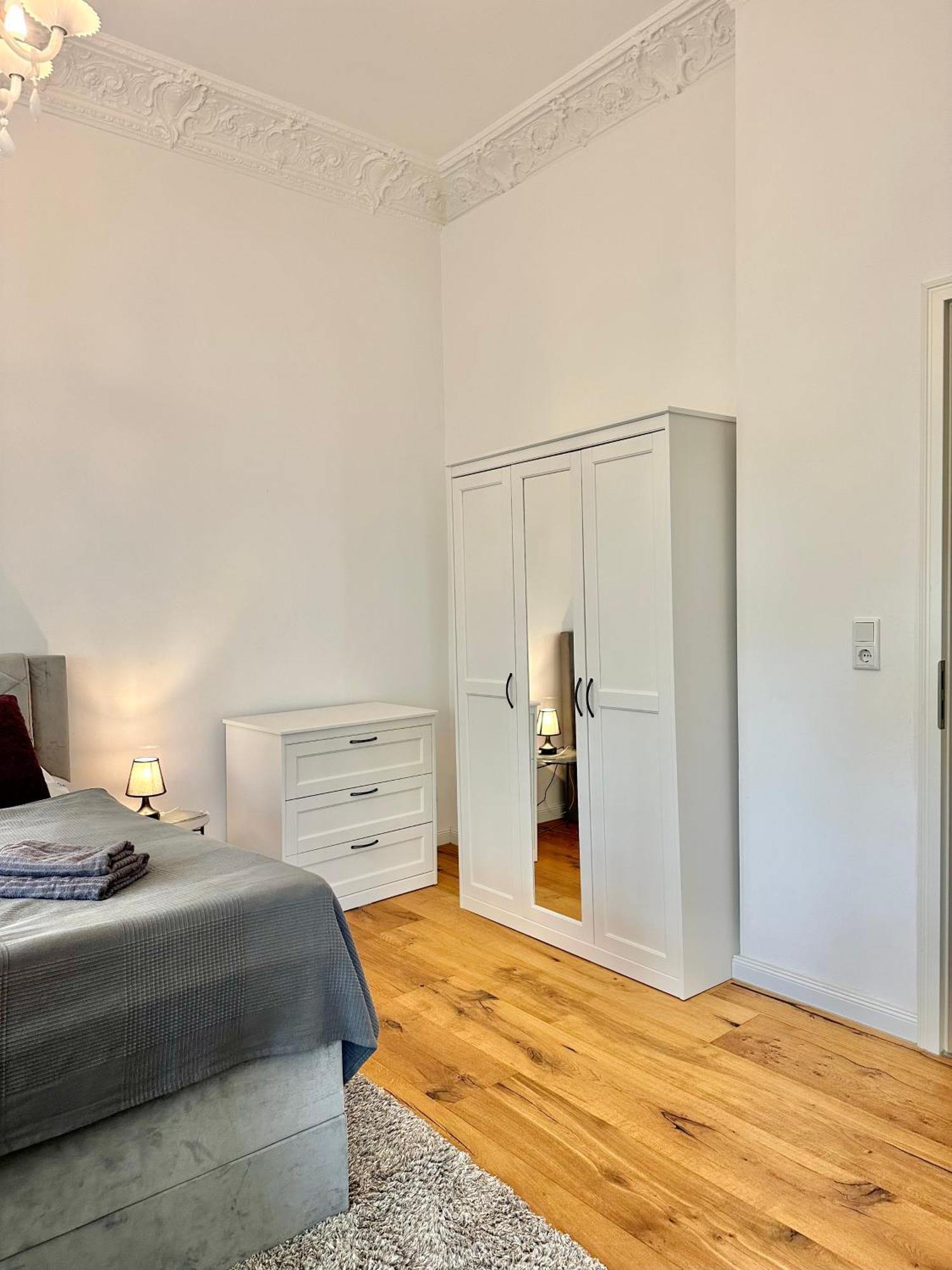 4ZKB Moderne Altbauvilla aus 1904 mit 3 Schlafzimmern und 2 Bädern auf 110qm im Zentrum am Waffenplatz inklusive Parkblick und gratis Parkhausstellplatz Oldenburg Exterior foto