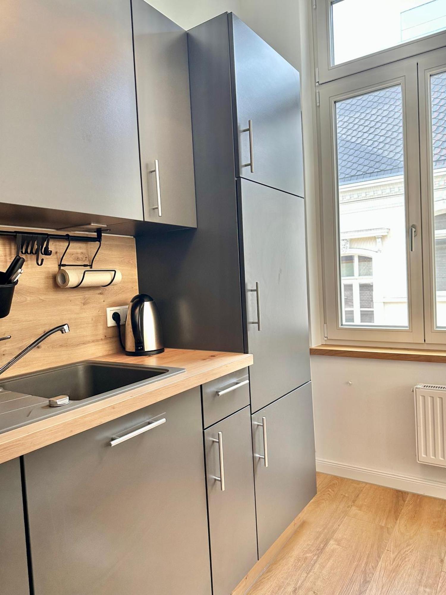 4ZKB Moderne Altbauvilla aus 1904 mit 3 Schlafzimmern und 2 Bädern auf 110qm im Zentrum am Waffenplatz inklusive Parkblick und gratis Parkhausstellplatz Oldenburg Exterior foto