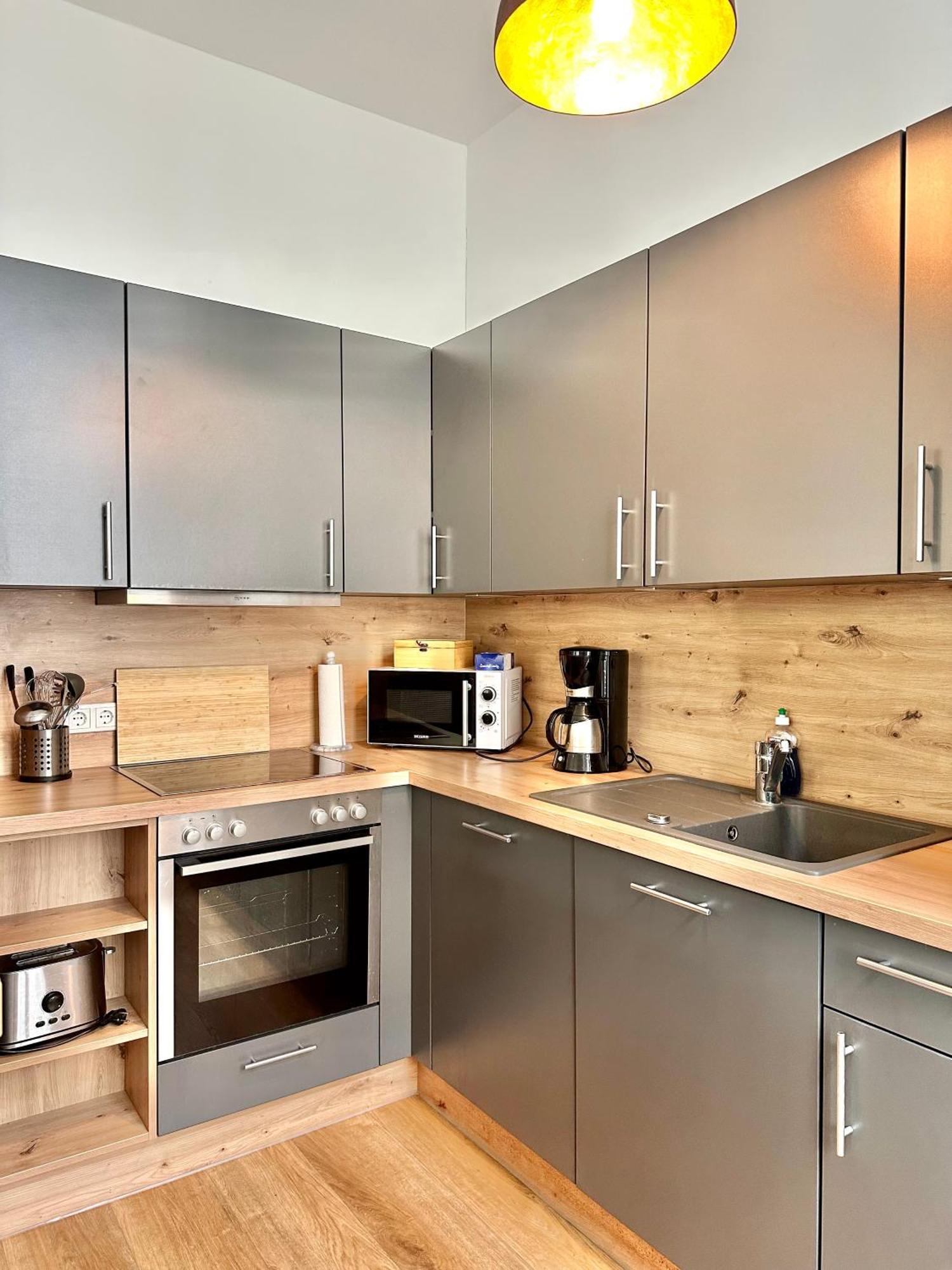 4ZKB Moderne Altbauvilla aus 1904 mit 3 Schlafzimmern und 2 Bädern auf 110qm im Zentrum am Waffenplatz inklusive Parkblick und gratis Parkhausstellplatz Oldenburg Exterior foto
