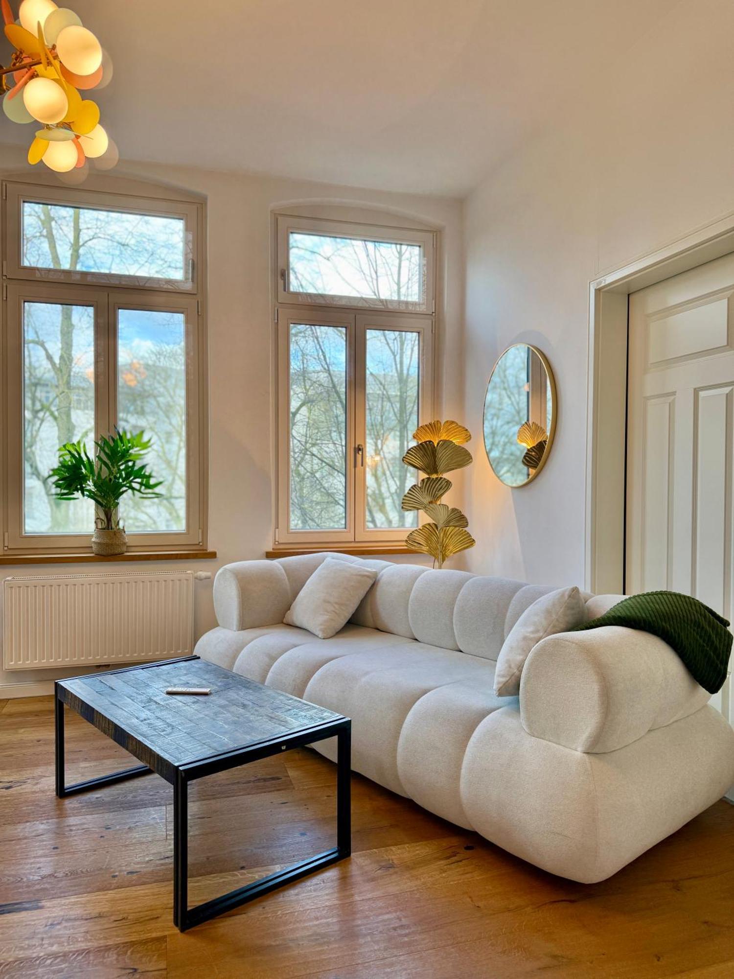 4ZKB Moderne Altbauvilla aus 1904 mit 3 Schlafzimmern und 2 Bädern auf 110qm im Zentrum am Waffenplatz inklusive Parkblick und gratis Parkhausstellplatz Oldenburg Exterior foto