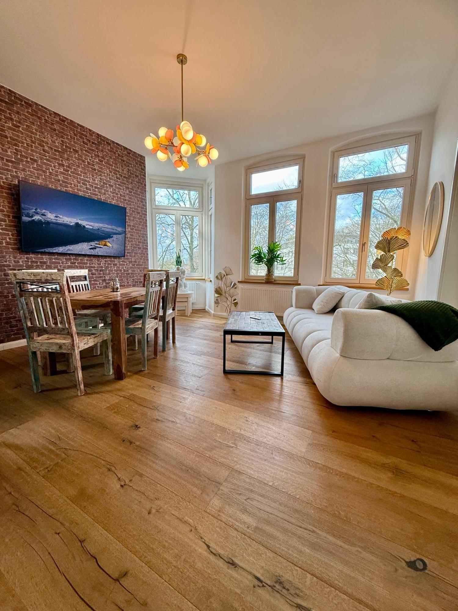 4ZKB Moderne Altbauvilla aus 1904 mit 3 Schlafzimmern und 2 Bädern auf 110qm im Zentrum am Waffenplatz inklusive Parkblick und gratis Parkhausstellplatz Oldenburg Exterior foto